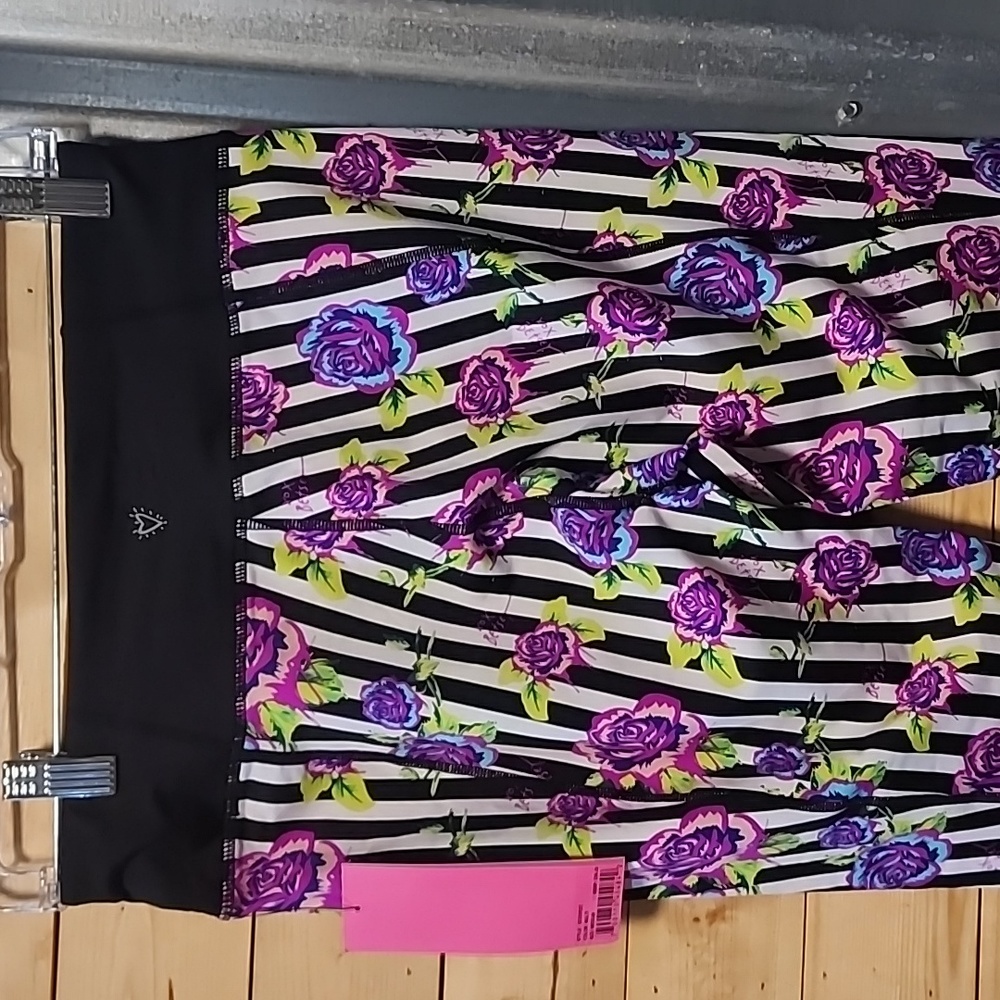 Betsey Johnson Capris NEW Size Medium - Picture 7 of 8